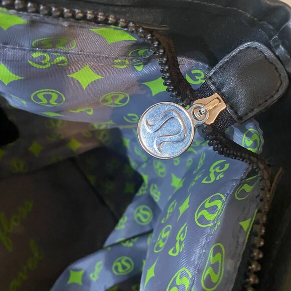 Lululemon Athletica Large Black Canvas Tote with Leather Trim and Keychain - Picture 5 of 6